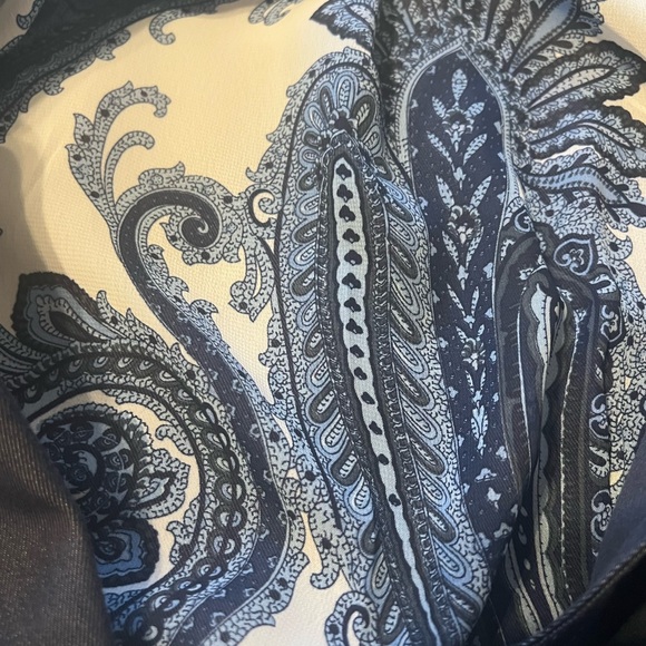 #3037. Julie Mitchell Urban Collection 3-Button Jacket w/Pleats/Pockets. Size M - Picture 11 of 12